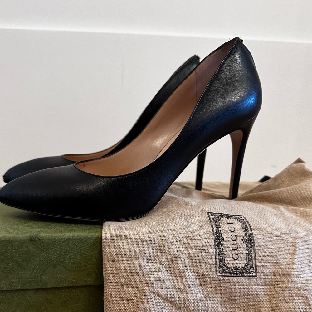 Gucci black high heel pumps